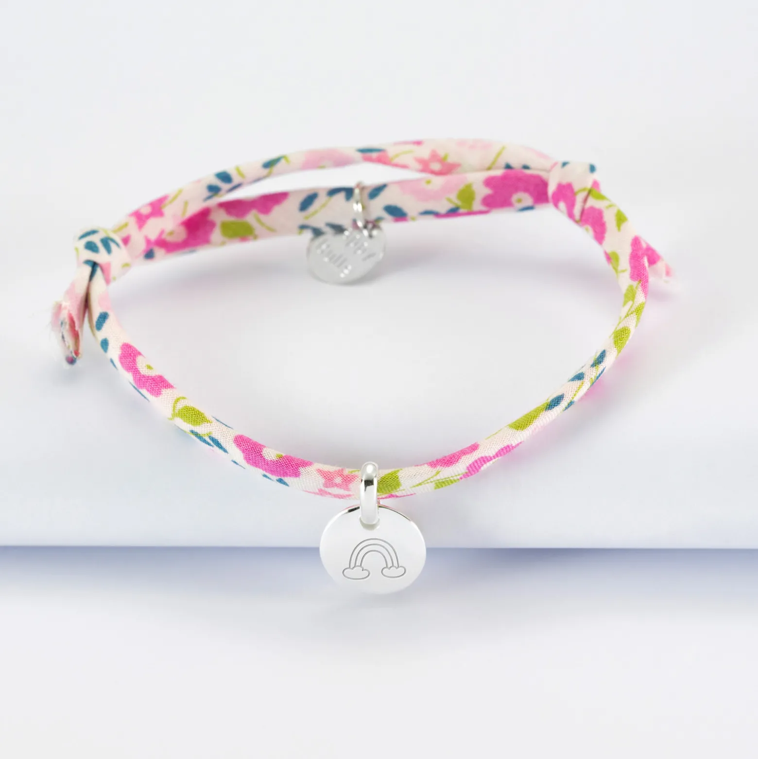 Bracelet enfant personnalisé Liberty médaille gravée initiale argent 10mm