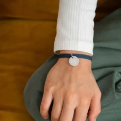 Bracelet enfant personnalisé cordon élastique médaille gravée argent 15 mm