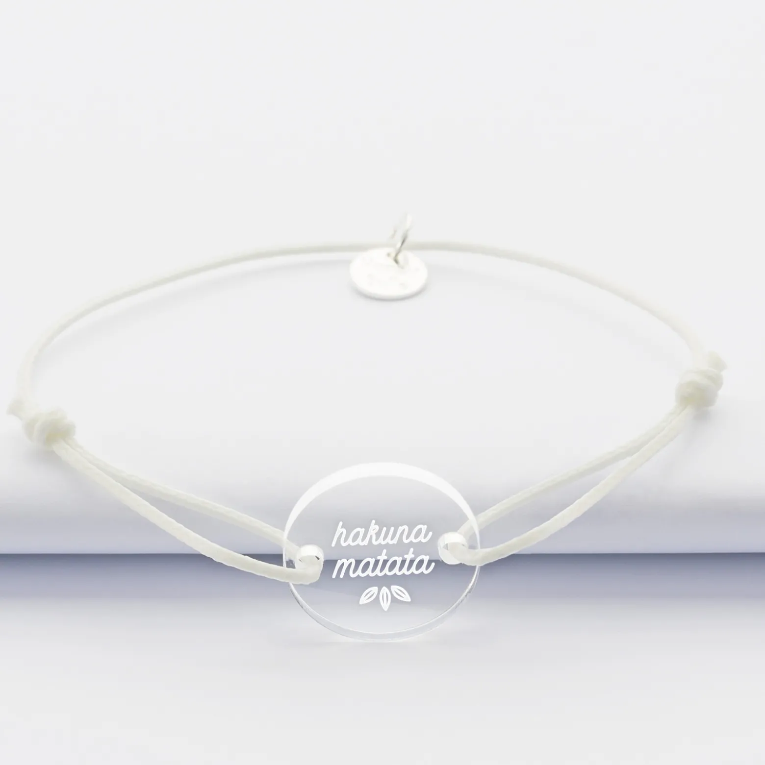 Bracelet enfant personnalisé cordon phosphorescent médaille gravée acrylique