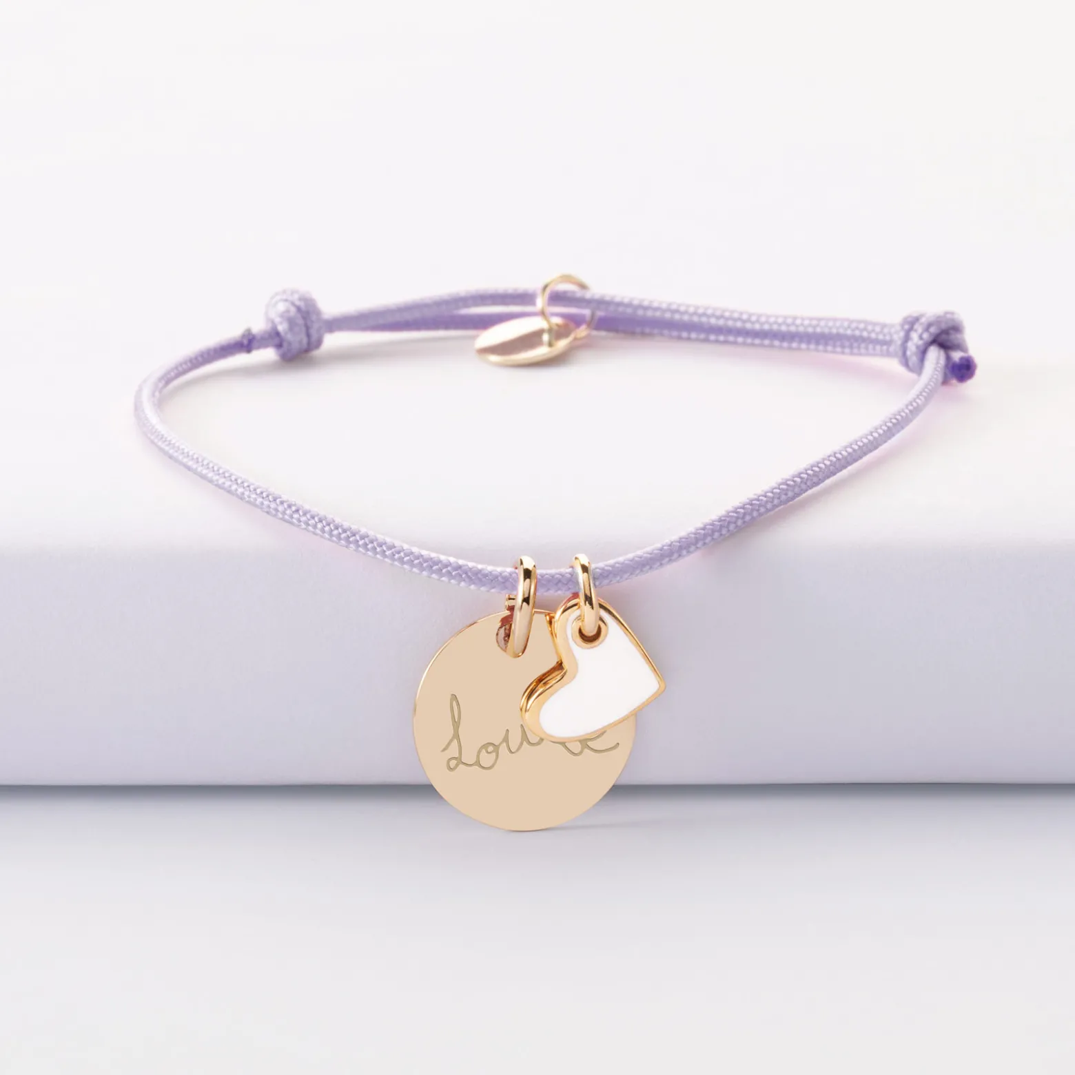 Bracelet enfant personnalisé médaille gravée plaqué or 15 mm et breloque coeur email 10 mm