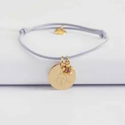 Bracelet enfant personnalisé médaille gravée plaqué or 15 mm et breloque fleur zircon plaqué or 8 mm