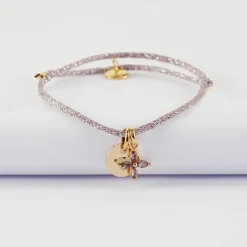 Bracelet enfant personnalisé cordon pailleté médaille gravée plaqué or 10 mm et breloque fleur pétales zircons 10 mm