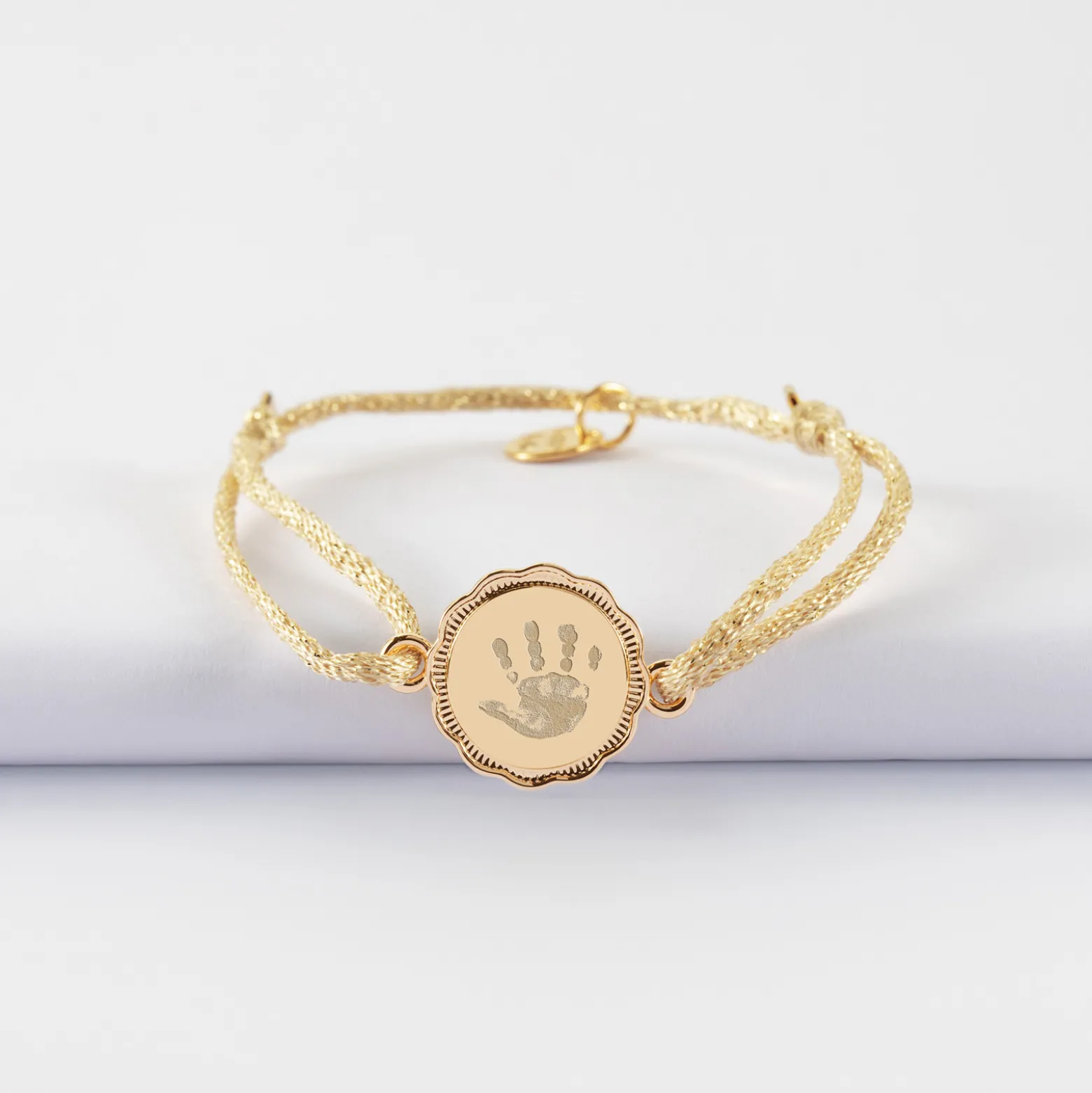Bracelet enfant personnalisé cordon pailleté médaille contour fleur gravée plaqué or 2 trous 15 mm