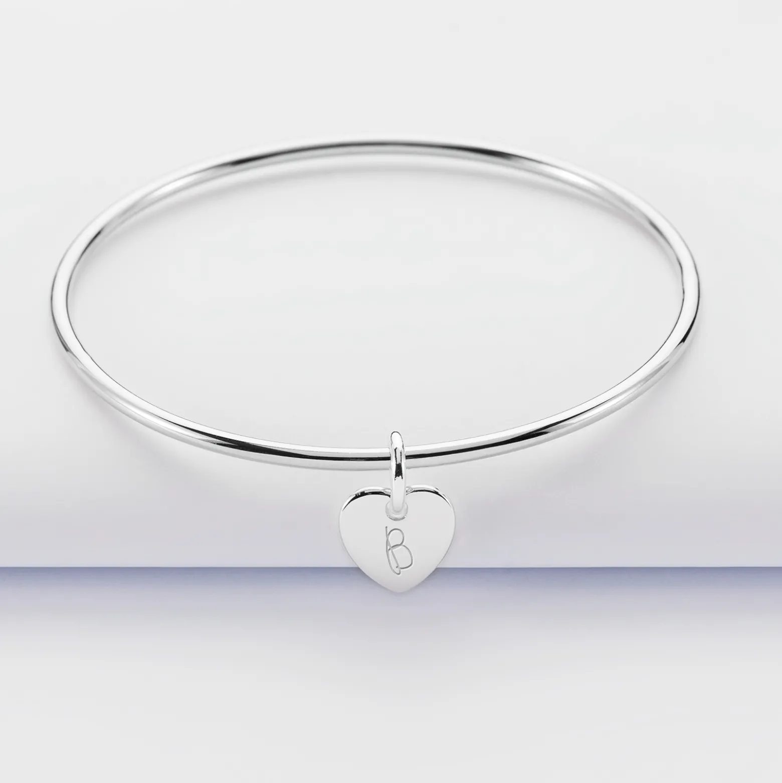 Bracelet enfant personnalisé jonc argent médaille gravée initiale coeur 10 mm