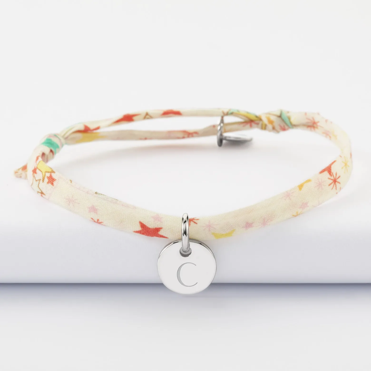 Bracelet enfant personnalisé Liberty médaille martelée gravée initiale argent 10mm - Nos petits imparfaits
