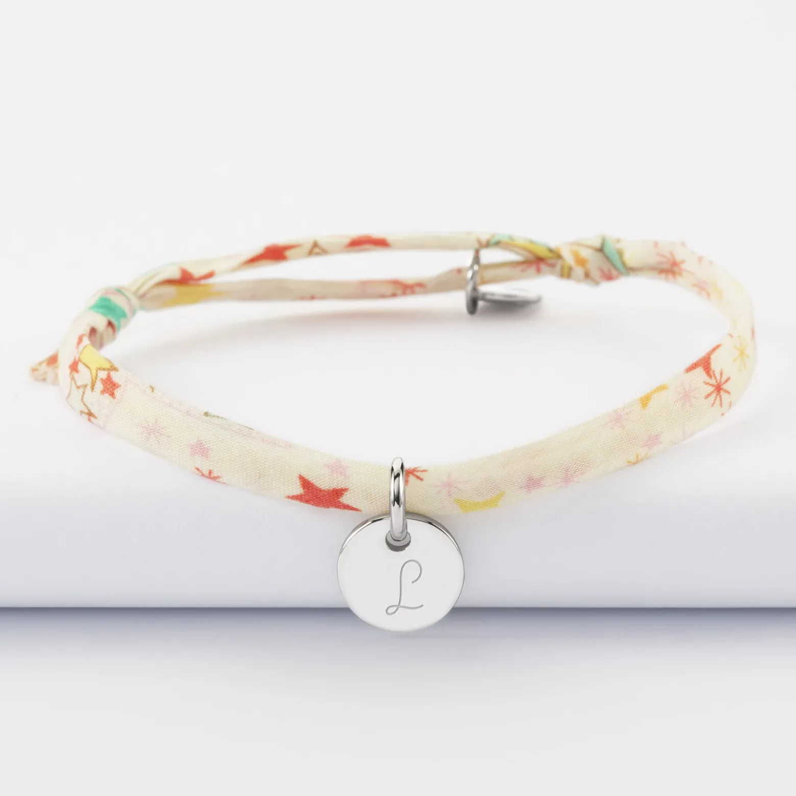 Bracelet enfant personnalisé Liberty médaille martelée gravée initiale argent 10mm - Nos petits imparfaits