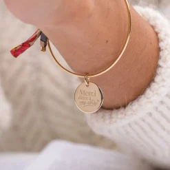 Bracelet Famille des mariés personnalisé jonc plaqué or et cordon Liberty médaille gravée 15 mm