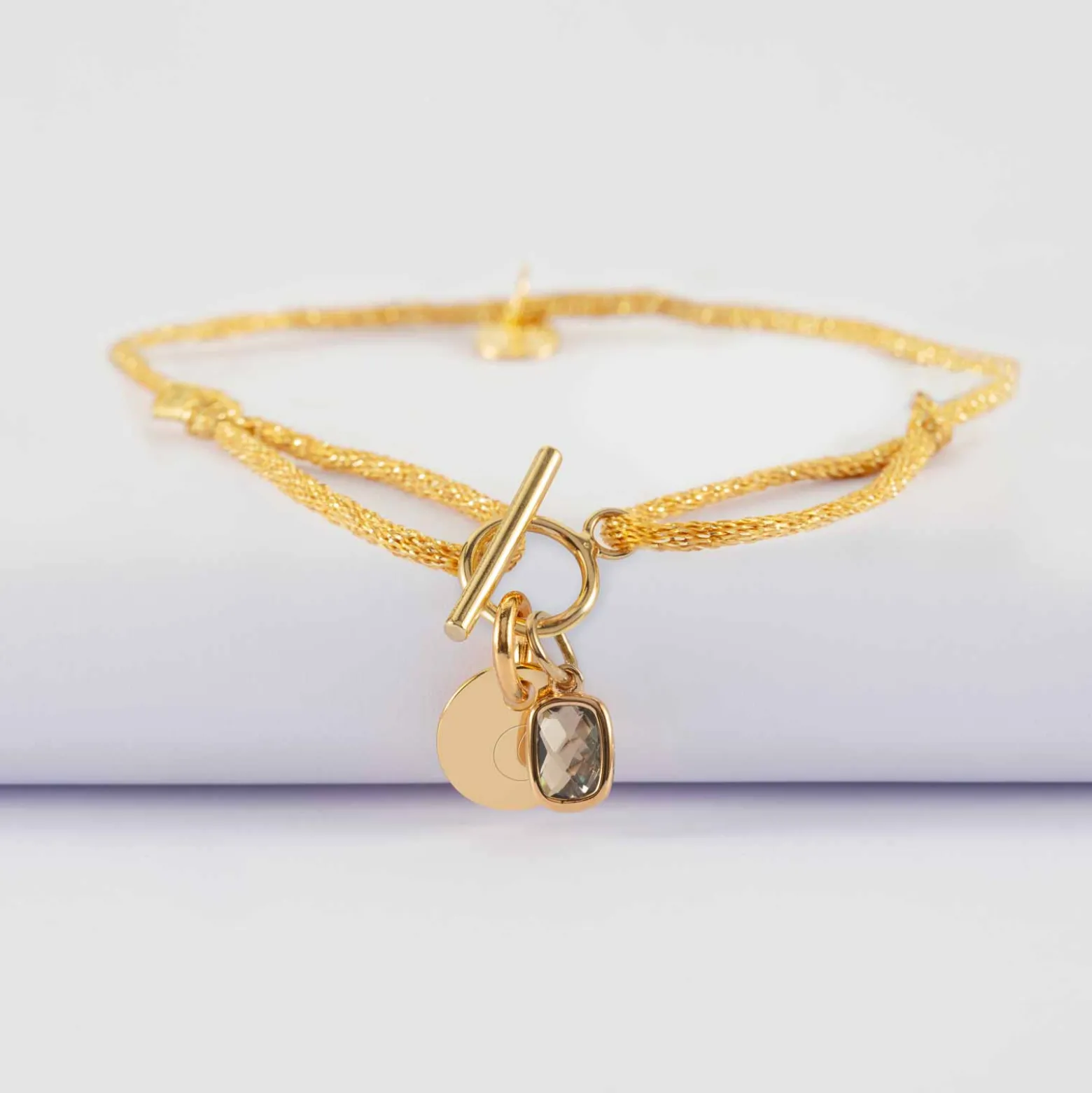 Bracelet fermoir personnalisé cordon pailleté médaille gravée plaqué or initiale 10 mm et breloque rectangle zircon plaqué or 9 mm