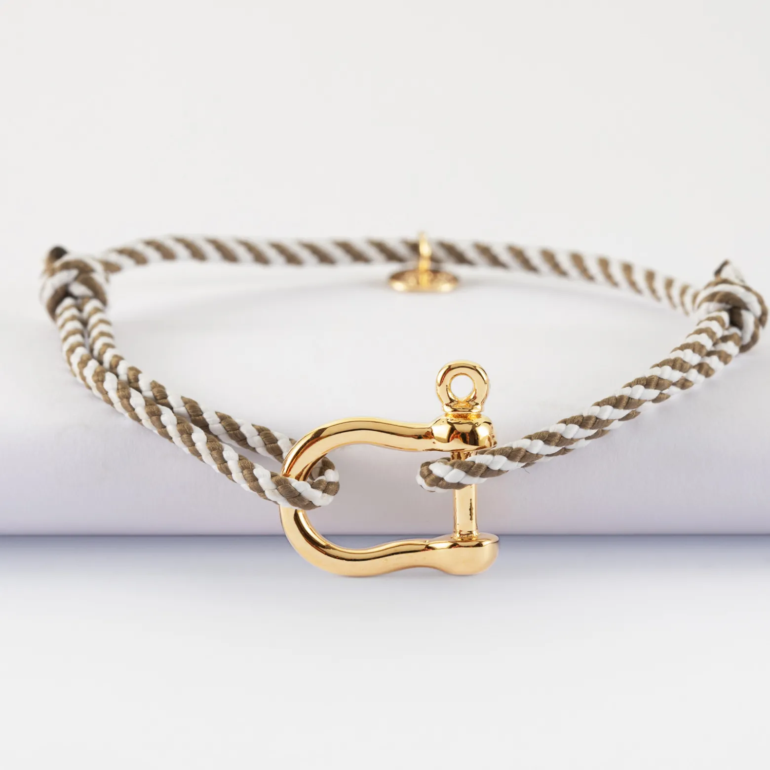 Bracelet homme cordon marin tressé manille plaqué or 20 mm