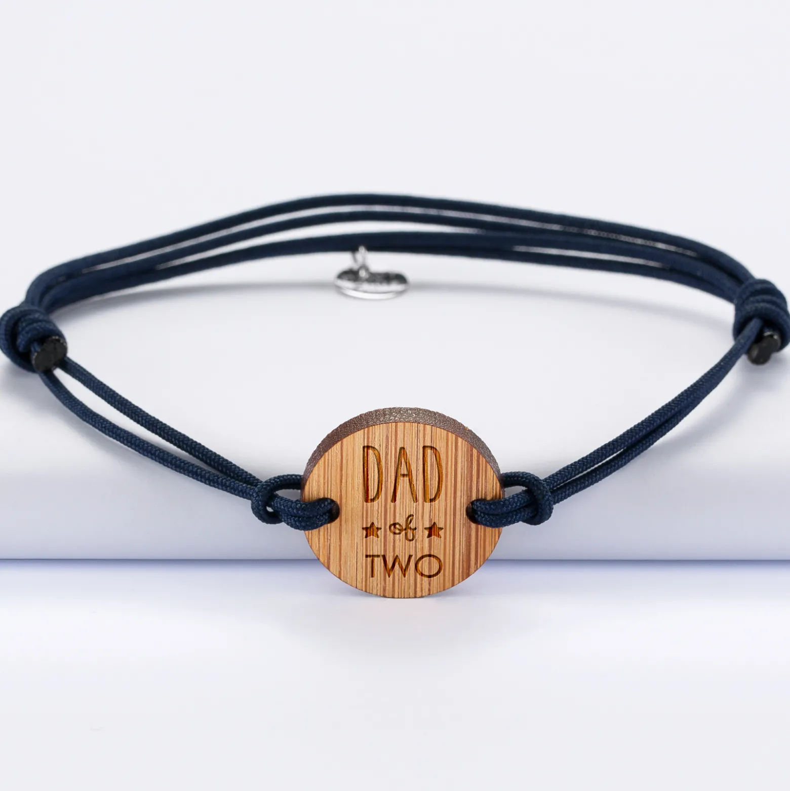 Bracelet homme médaille gravée bois ronde 21 mm - Edition spéciale "Dad of two"