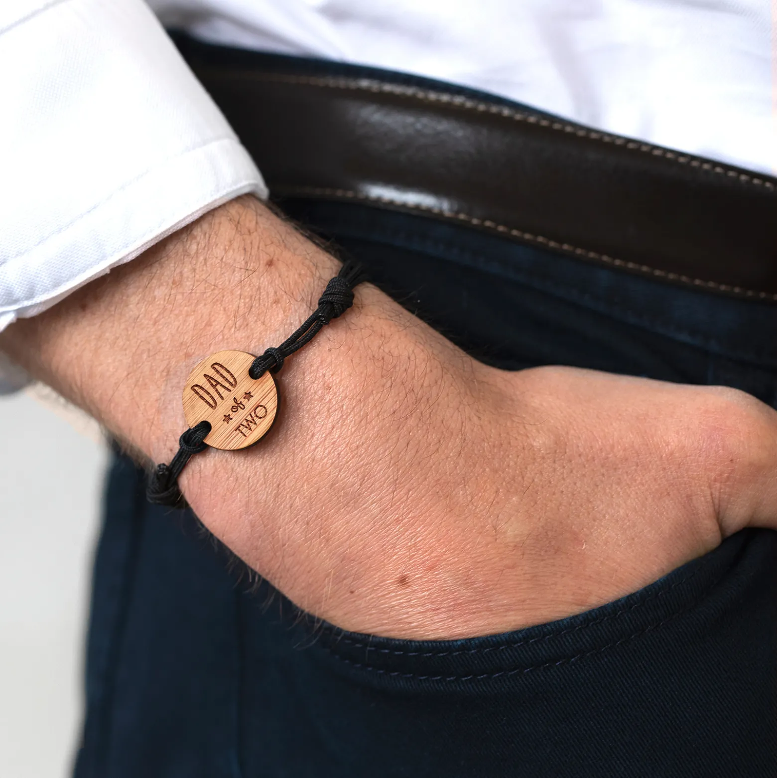 Bracelet homme médaille gravée bois ronde 21 mm - Edition spéciale "Dad of two"
