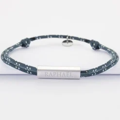 Bracelet homme personnalisé cordage marin double médaille gravée acier cube rectangulaire 25x5x5 mm