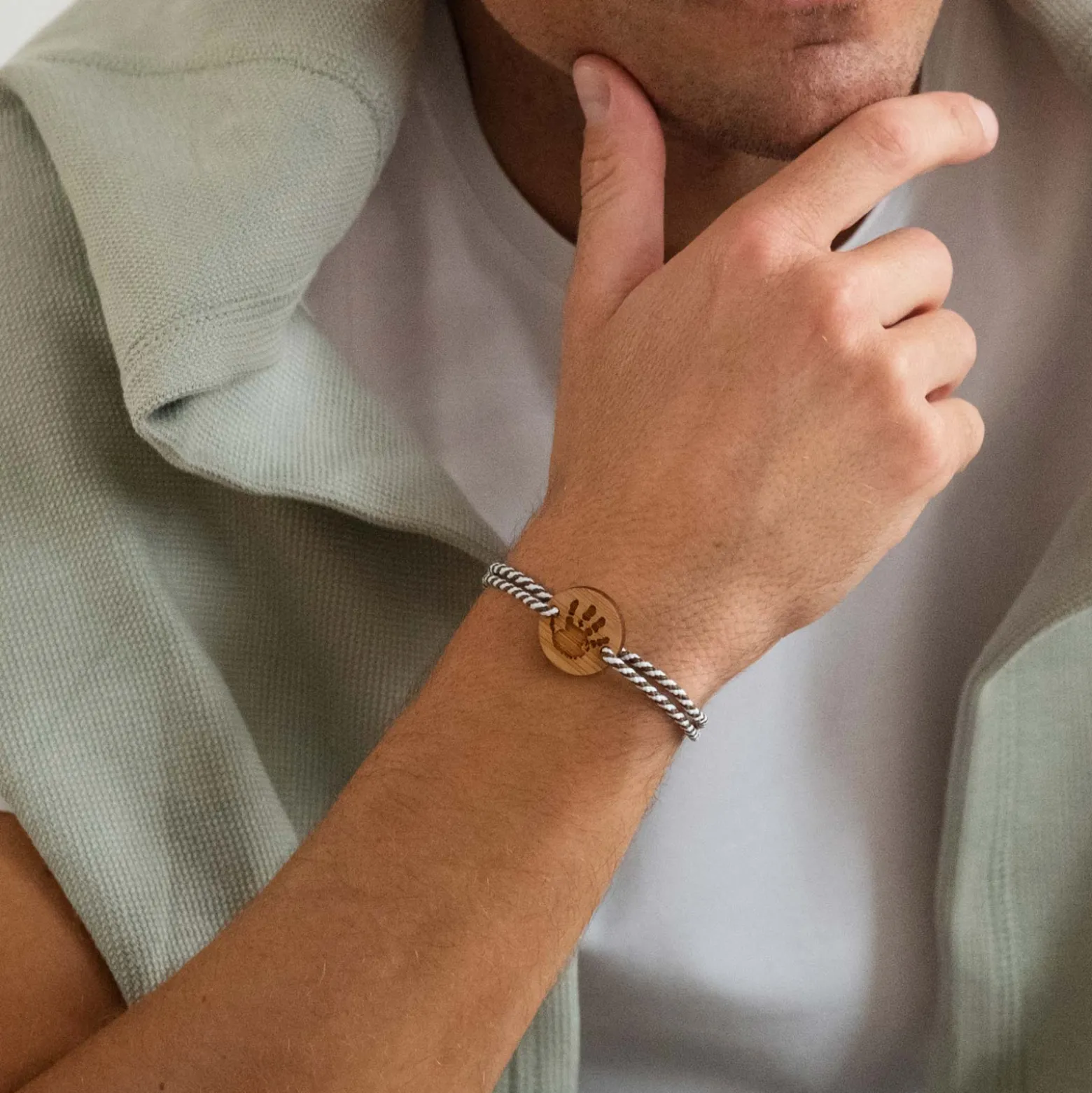 Bracelet homme personnalisé cordon marin tressé médaille gravée bois ronde 2 trous 21 mm