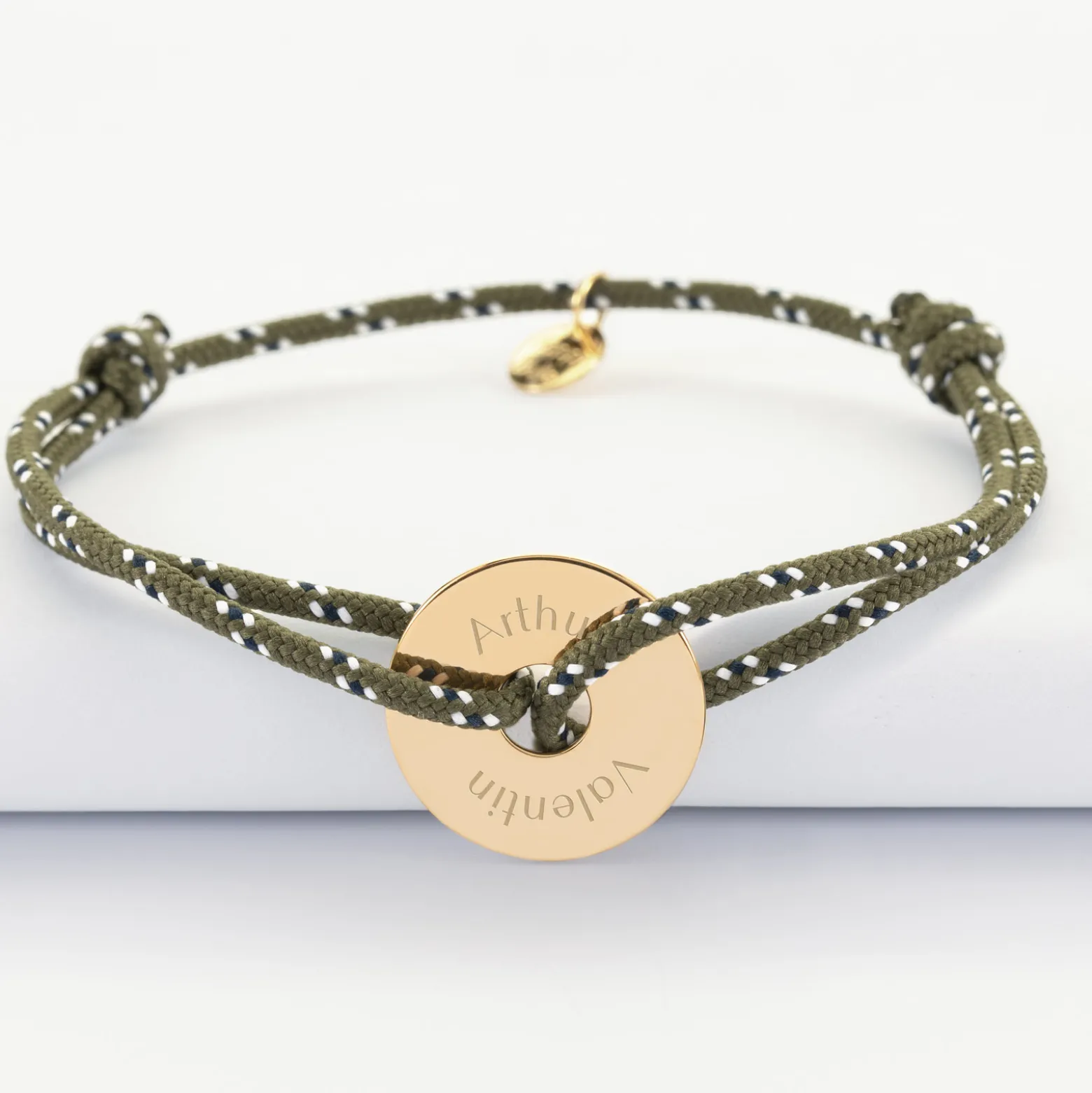 Bracelet homme personnalisé cordage marin simple médaille gravée plaqué or cible 20 mm