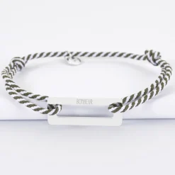 Bracelet homme personnalisé cordon tressé médaille gravée acier rectangle évidé 32x14 mm