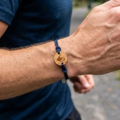 Bracelet homme personnalisé cordon double médaille gravée bois ronde 2 trous 21 mm