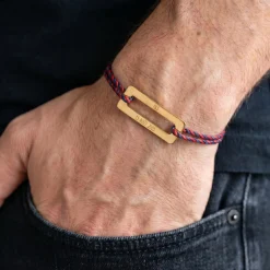 Bracelet homme personnalisé cordon tressé médaille gravée acier doré rectangle évidé 32x14 mm