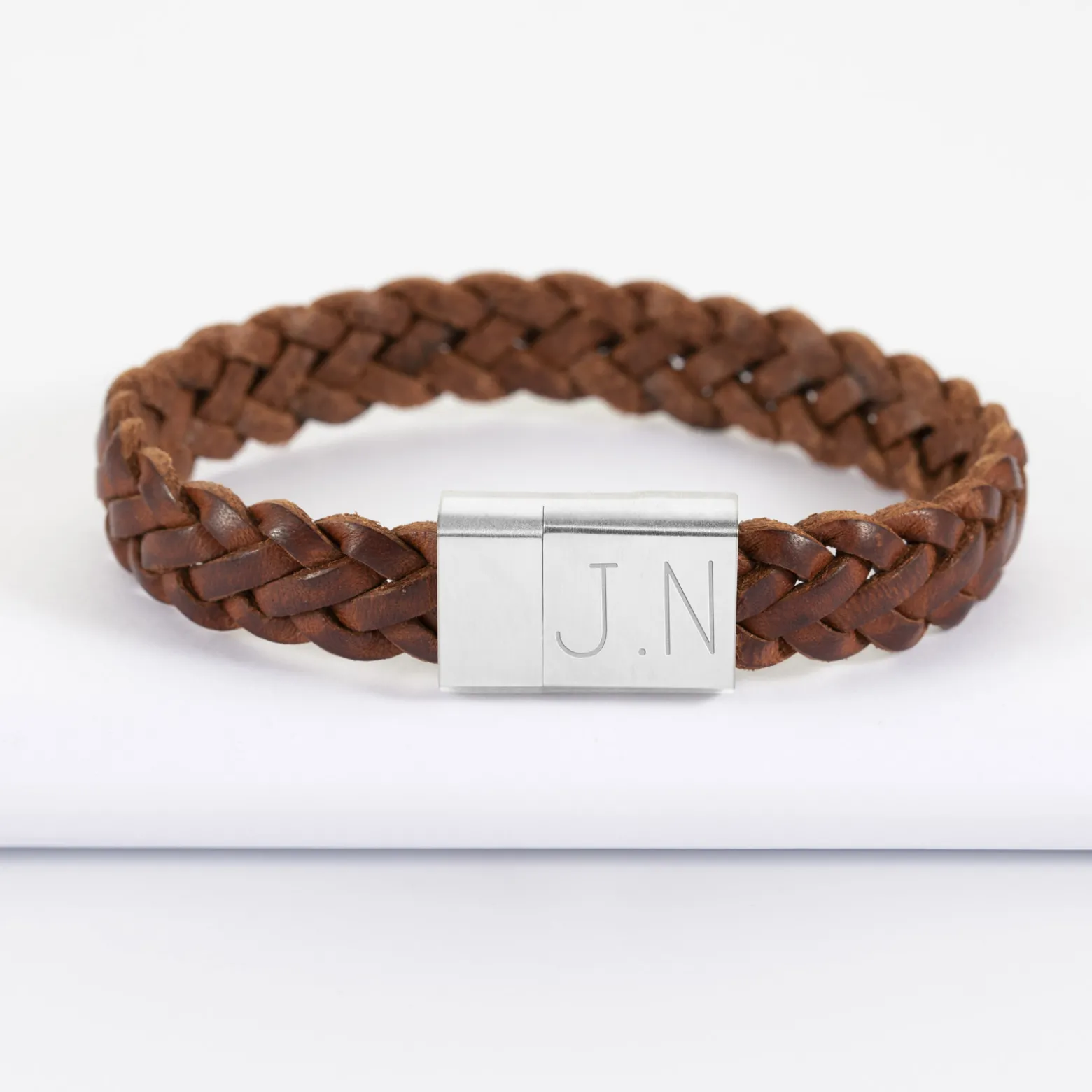 Bracelet homme personnalisé cuir tressé fermoir gravé acier 15x15 mm
