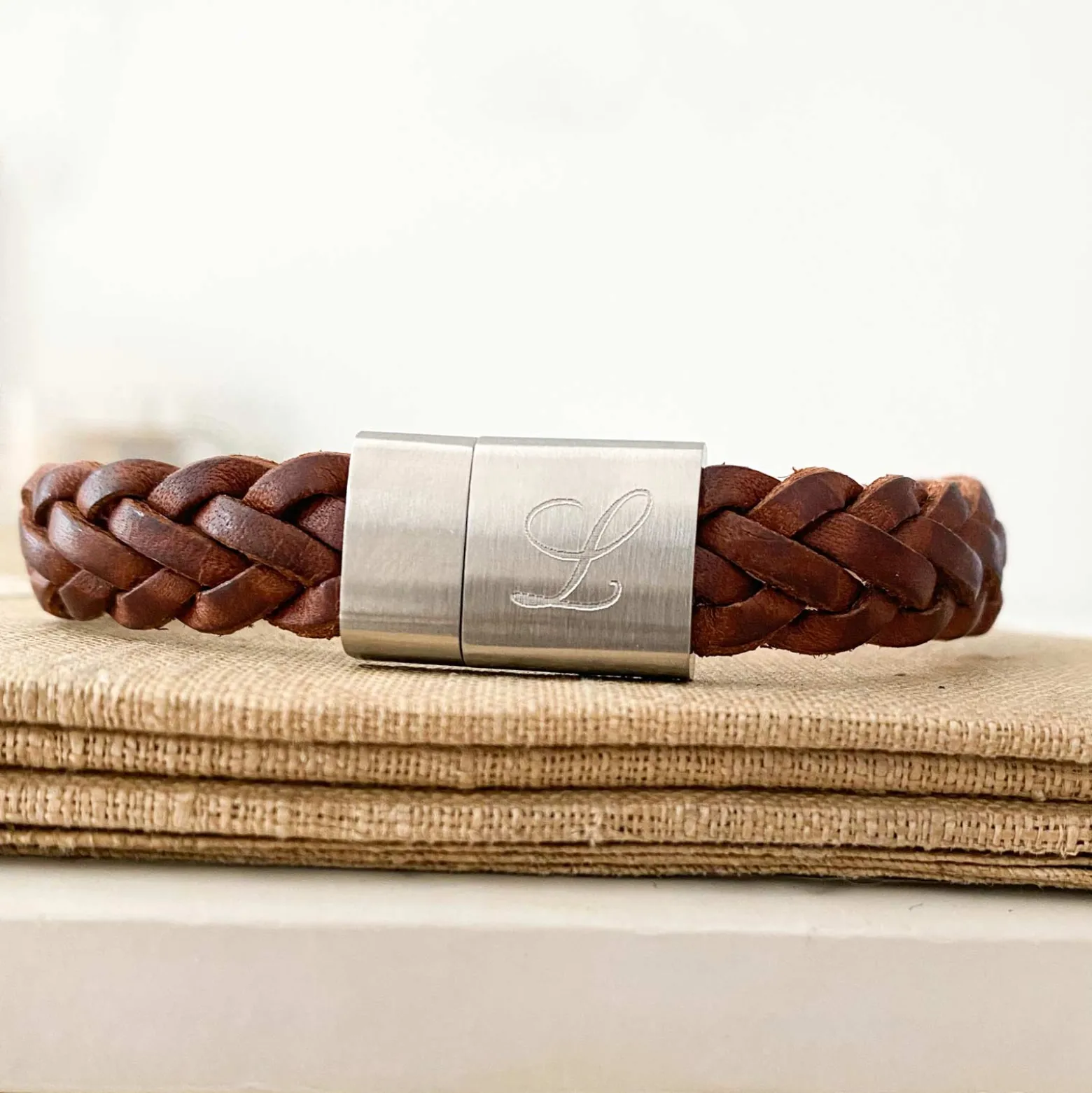 Bracelet homme personnalisé cuir tressé fermoir gravé acier 15x15 mm
