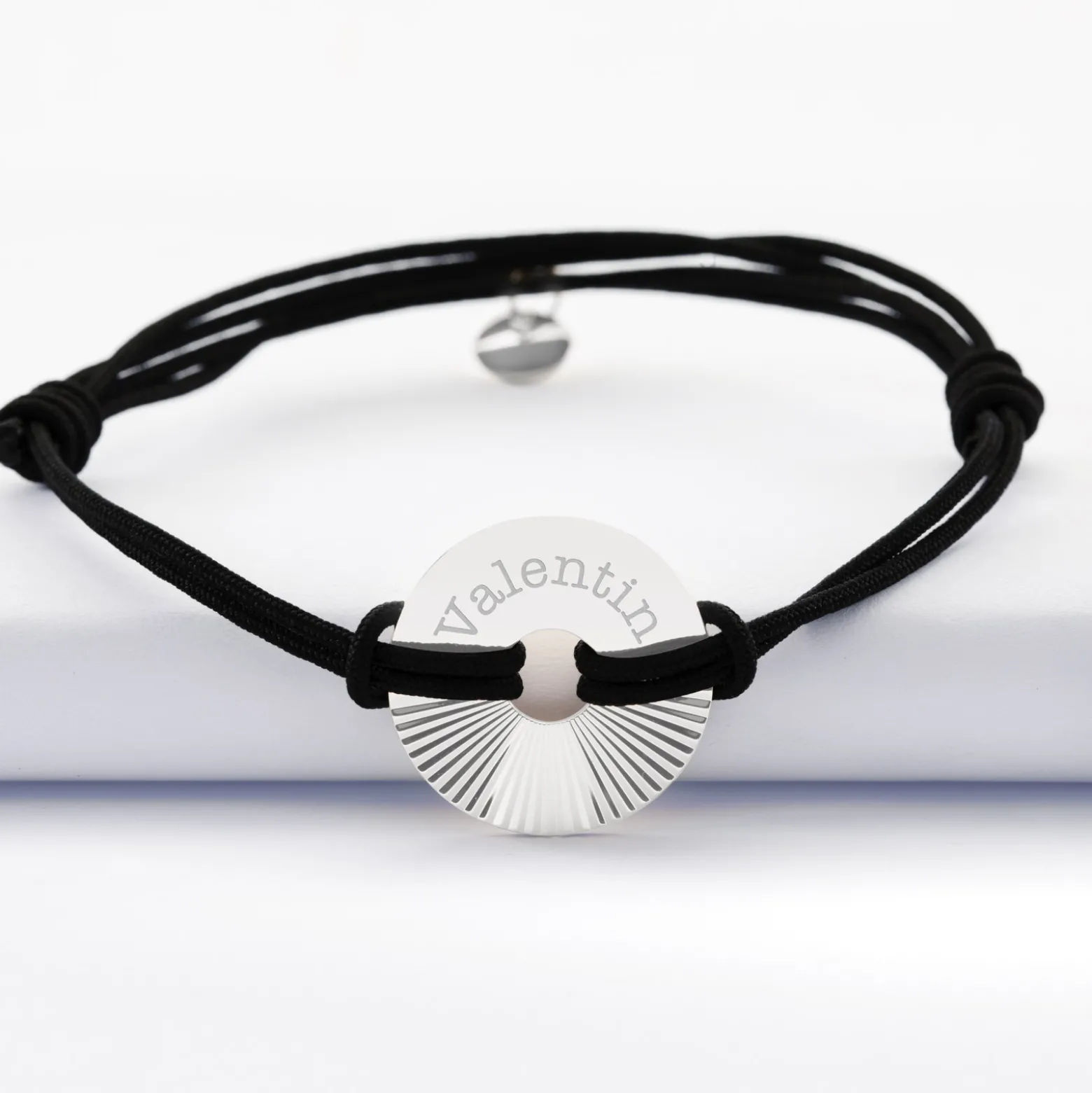 Bracelet homme personnalisé cordon double médaille gravée argent cible soleil 20 mm