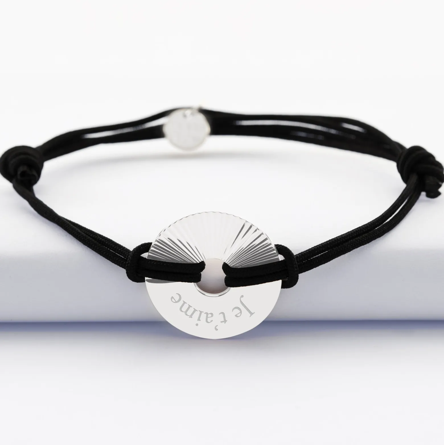 Bracelet homme personnalisé cordon double médaille gravée argent cible soleil 20 mm