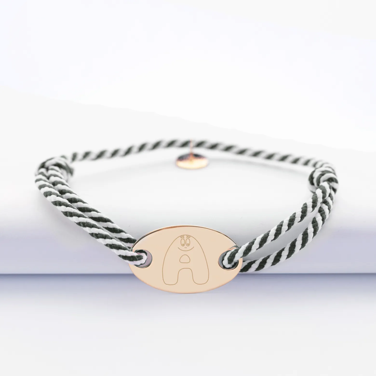 Bracelet homme personnalisé cordon marin tressé médaille gravée plaqué or ovale 25x16 mm - Happybulle x Barbapapa