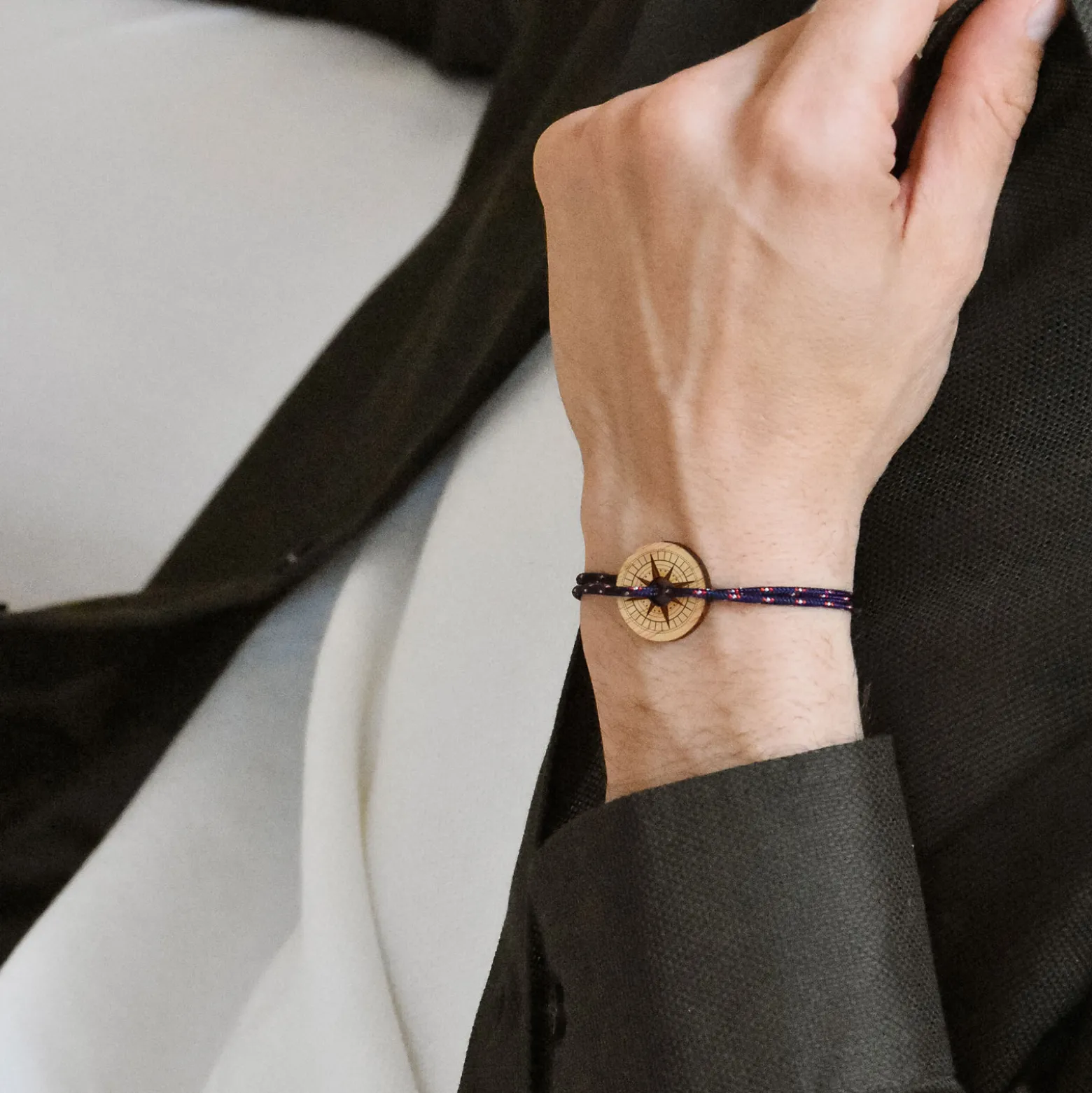 Bracelet homme personnalisé cordage marin simple médaille gravée bois cible ronde 21 mm - Edition spéciale Rose des vents