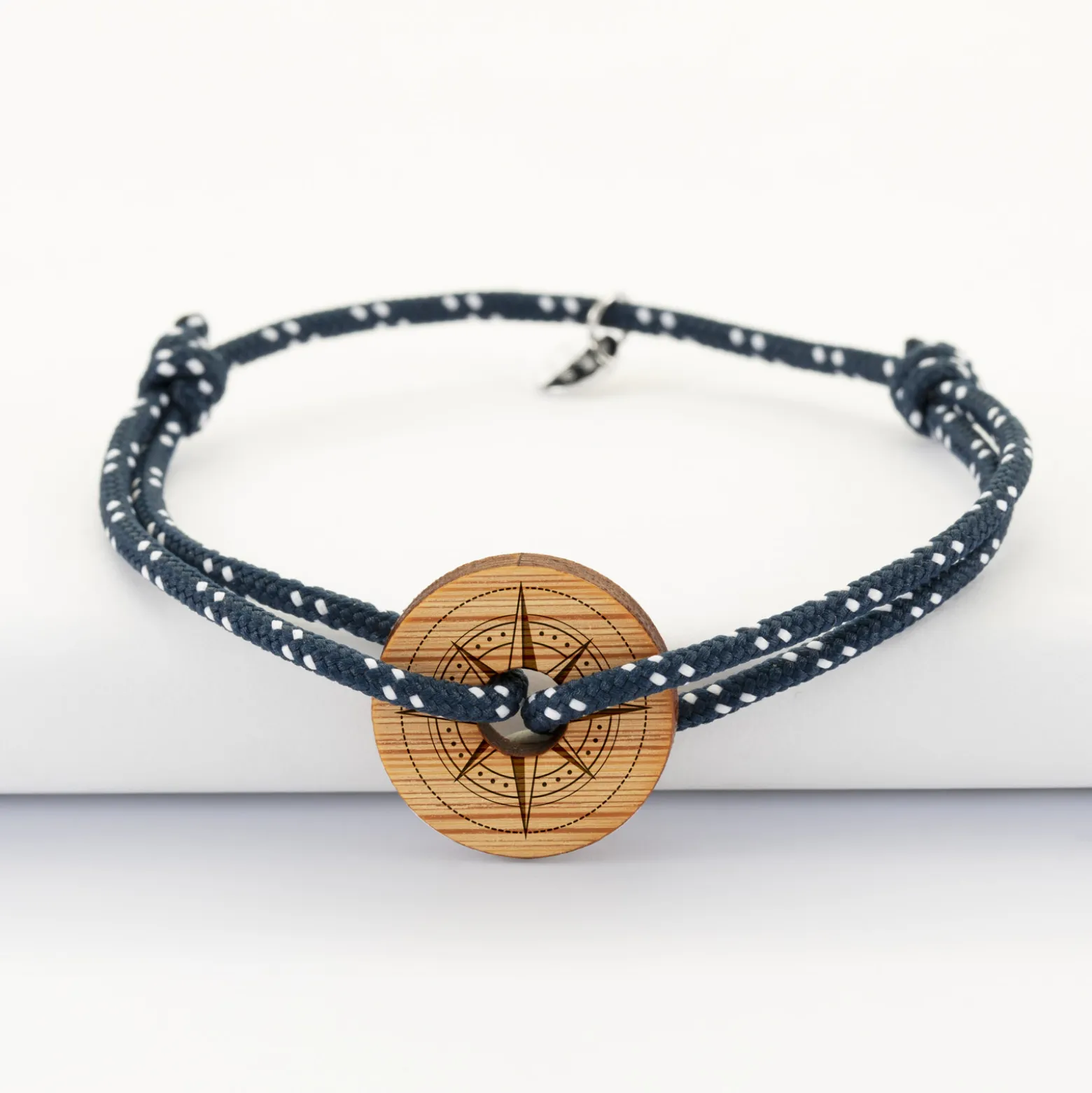 Bracelet homme personnalisé cordage marin simple médaille gravée bois cible ronde 21 mm - Edition spéciale Rose des vents