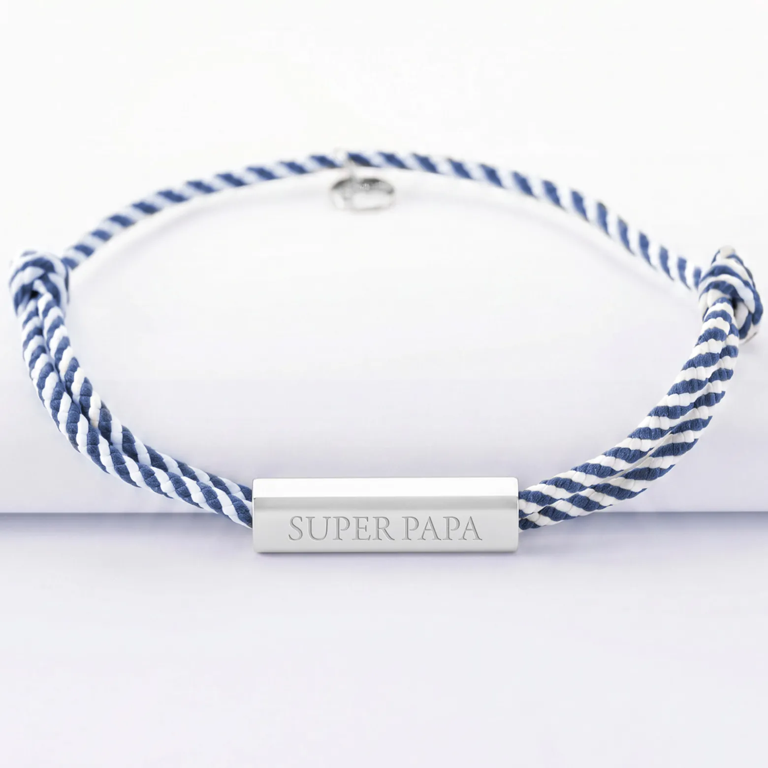 Bracelet homme personnalisé cordon tressé double médaille gravée acier cube rectangulaire 25x5x5 mm