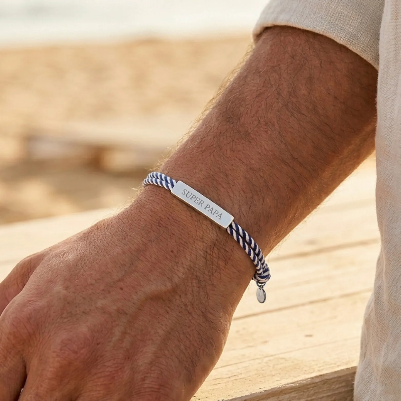 Bracelet homme personnalisé cordon tressé double médaille gravée acier cube rectangulaire 25x5x5 mm