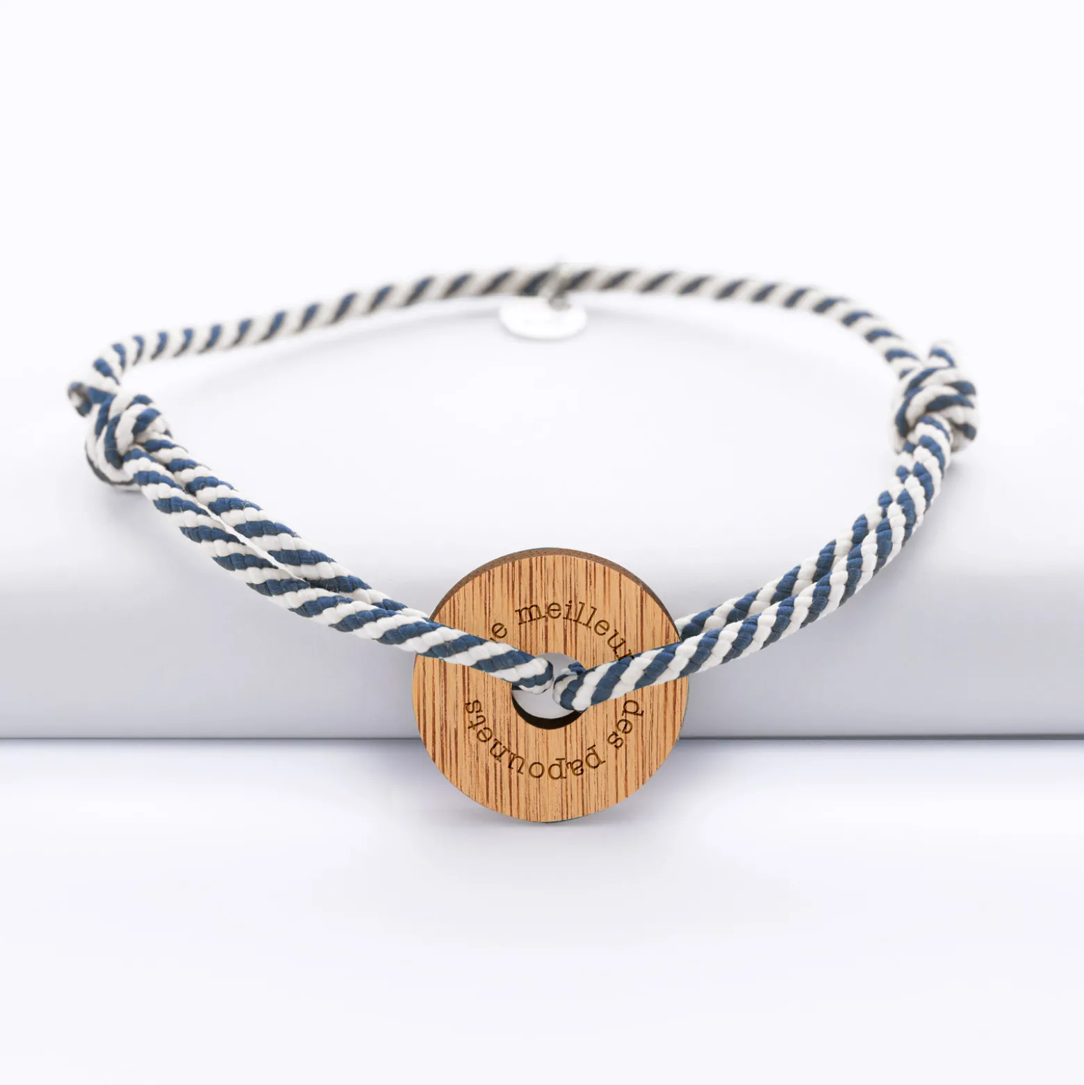 Bracelet homme personnalisé cordon marin tressé médaille gravée bois cible ronde 21 mm