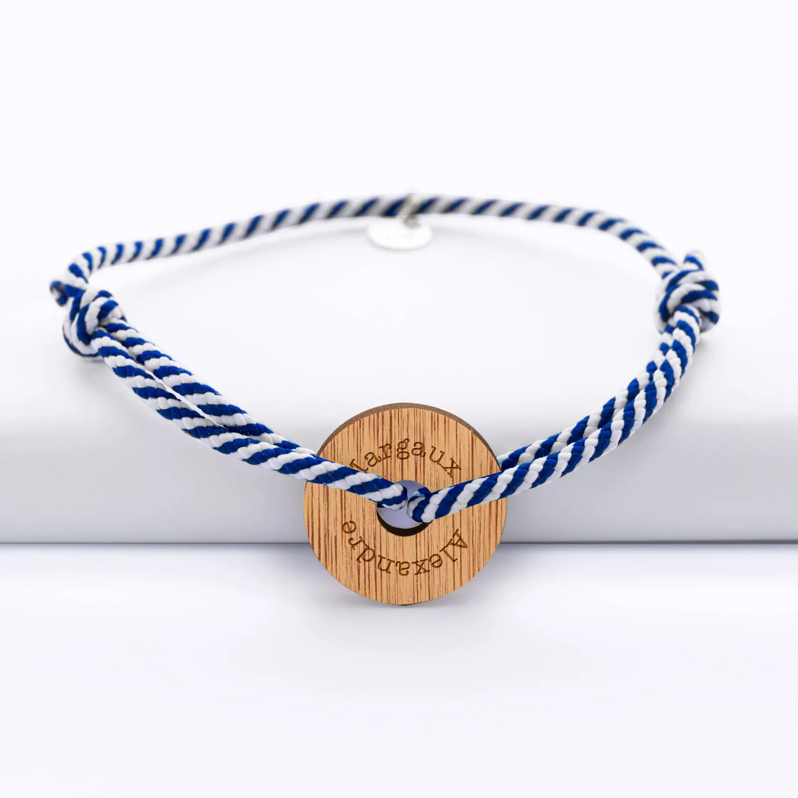 Bracelet homme personnalisé cordon marin tressé médaille gravée bois cible ronde 21 mm