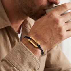 Bracelet homme personnalisé cordon double médaille gravée acier doré rectangle évidé 32x14 mm