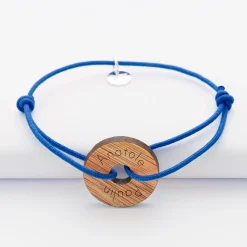 Bracelet homme personnalisé cordon simple médaille gravée bois cible ronde 21 mm