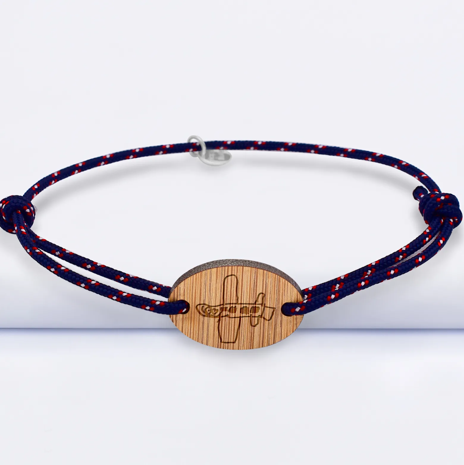 Bracelet homme personnalisé cordage marin simple médaille gravée bois ovale 2 trous 25x17 mm