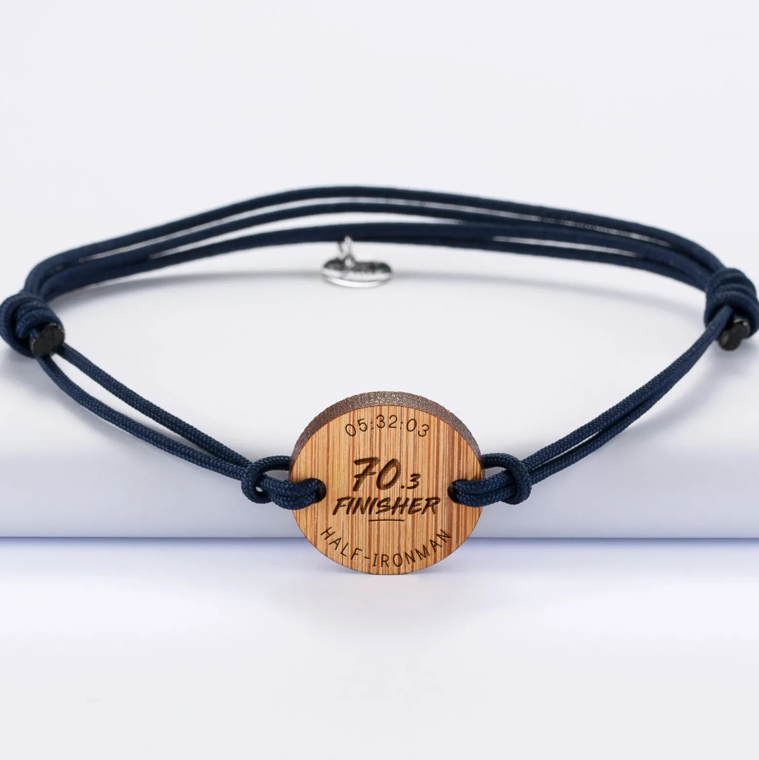 Bracelet homme personnalisé médaille gravée bois ronde 21 mm - Edition spéciale "Finisher running et triathlon"