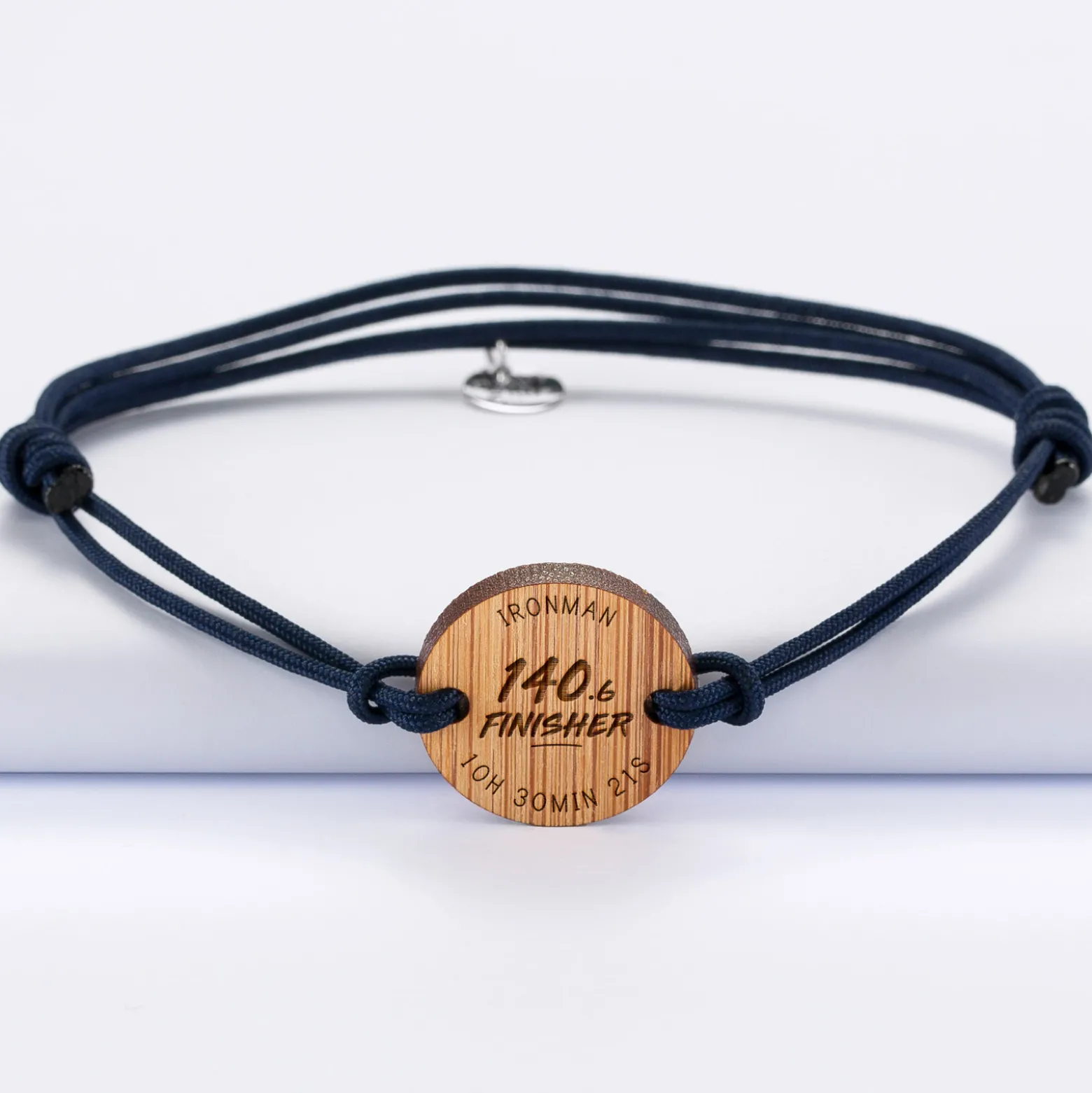 Bracelet homme personnalisé médaille gravée bois ronde 21 mm - Edition spéciale "Finisher running et triathlon"