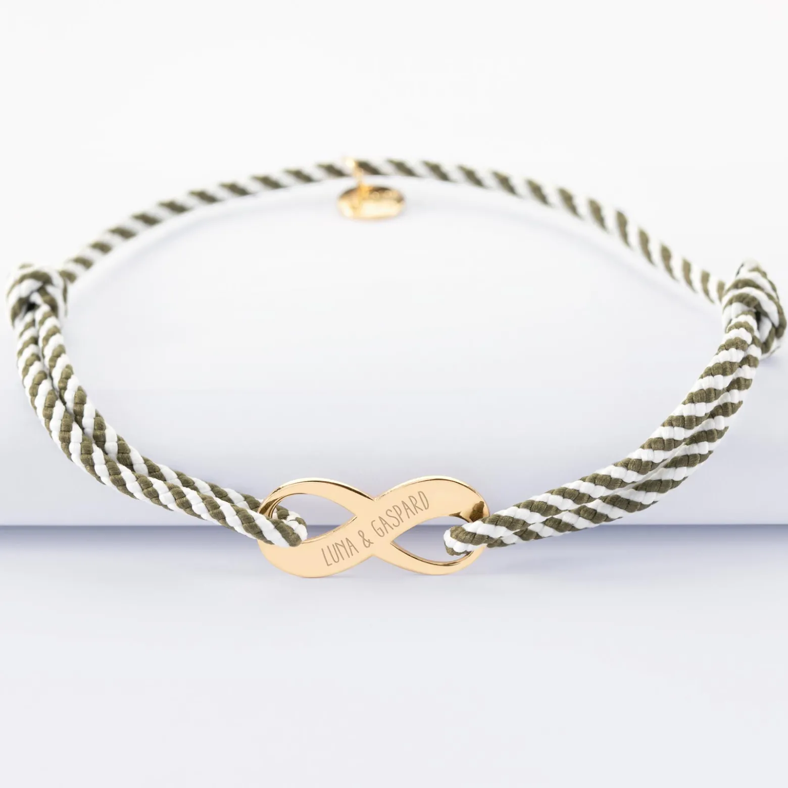 Bracelet infini homme personnalisé cordon marin tressé médaille gravée plaqué or 25x10mm