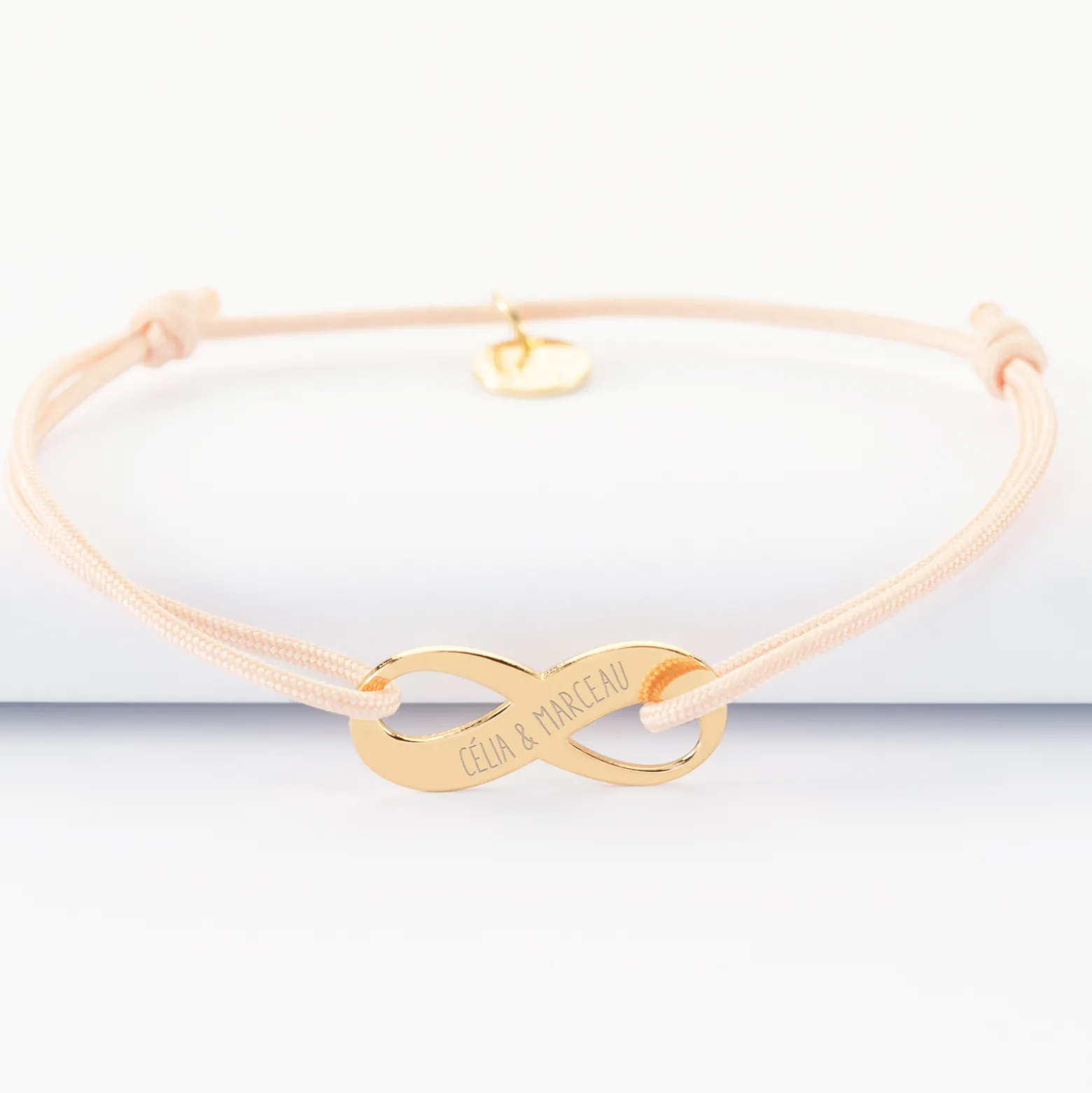 Bracelet infini personnalisé médaille gravée plaqué or 25x10mm