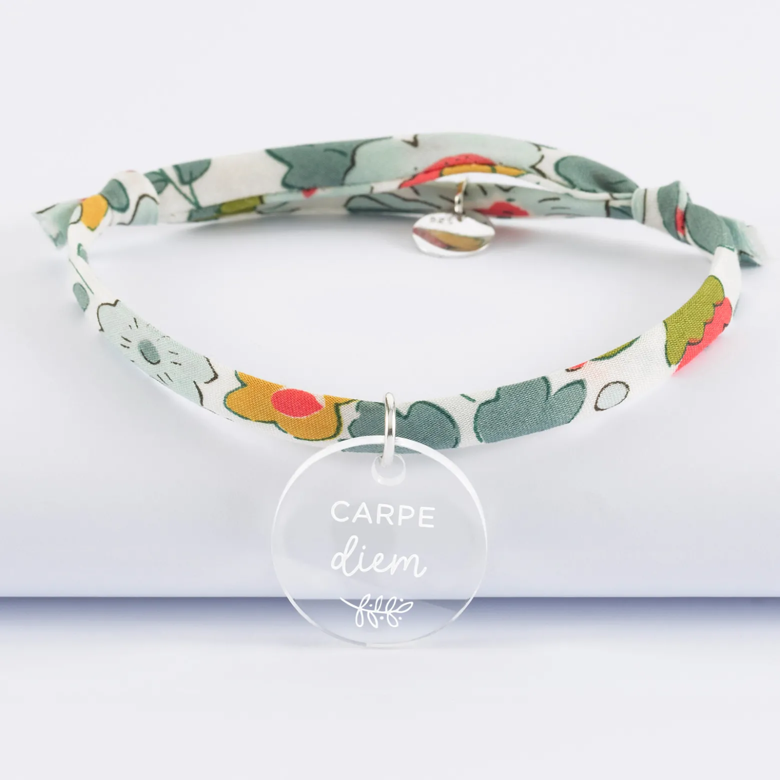 Bracelet Liberty personnalisé médaille gravée acrylique dormeuse ronde 20 mm