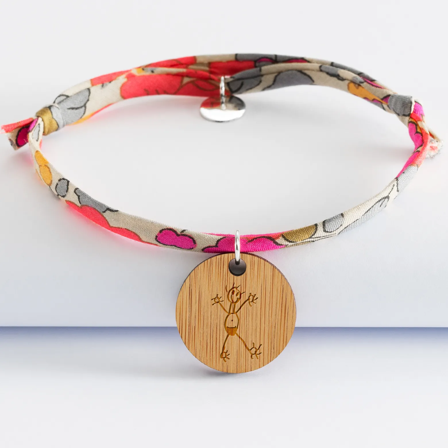 Bracelet Liberty personnalisé médaille gravée bois dormeuse ronde 20 mm