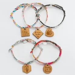 Bracelet Liberty personnalisé médaille gravée bois dormeuse ronde 20 mm