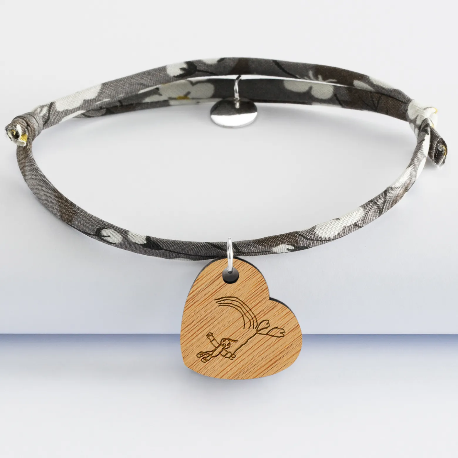 Bracelet Liberty personnalisé médaille gravée bois dormeuse coeur 19x21 mm