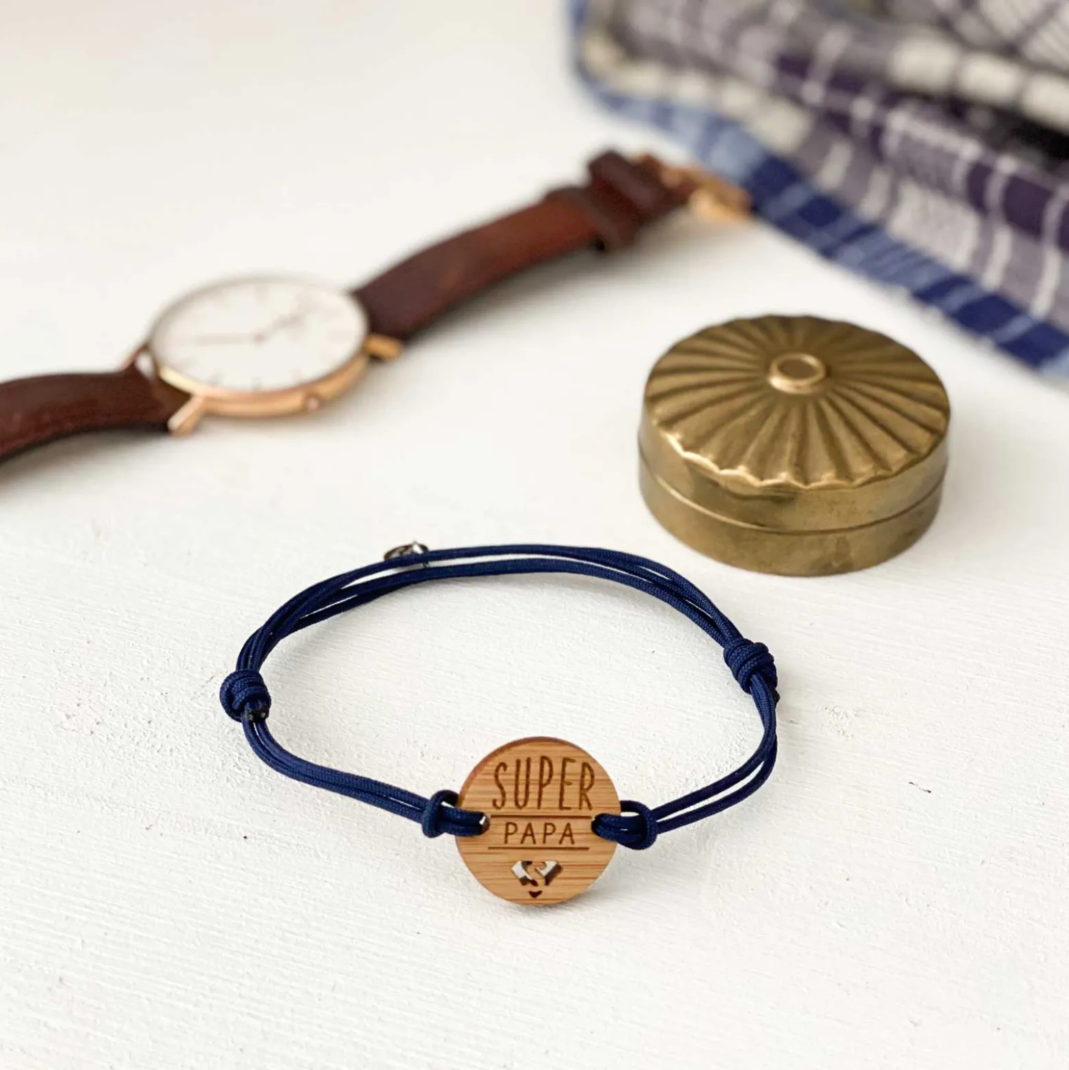 Bracelet Papa homme médaille gravée bois ronde 21 mm - Edition spéciale "Papa super héros"