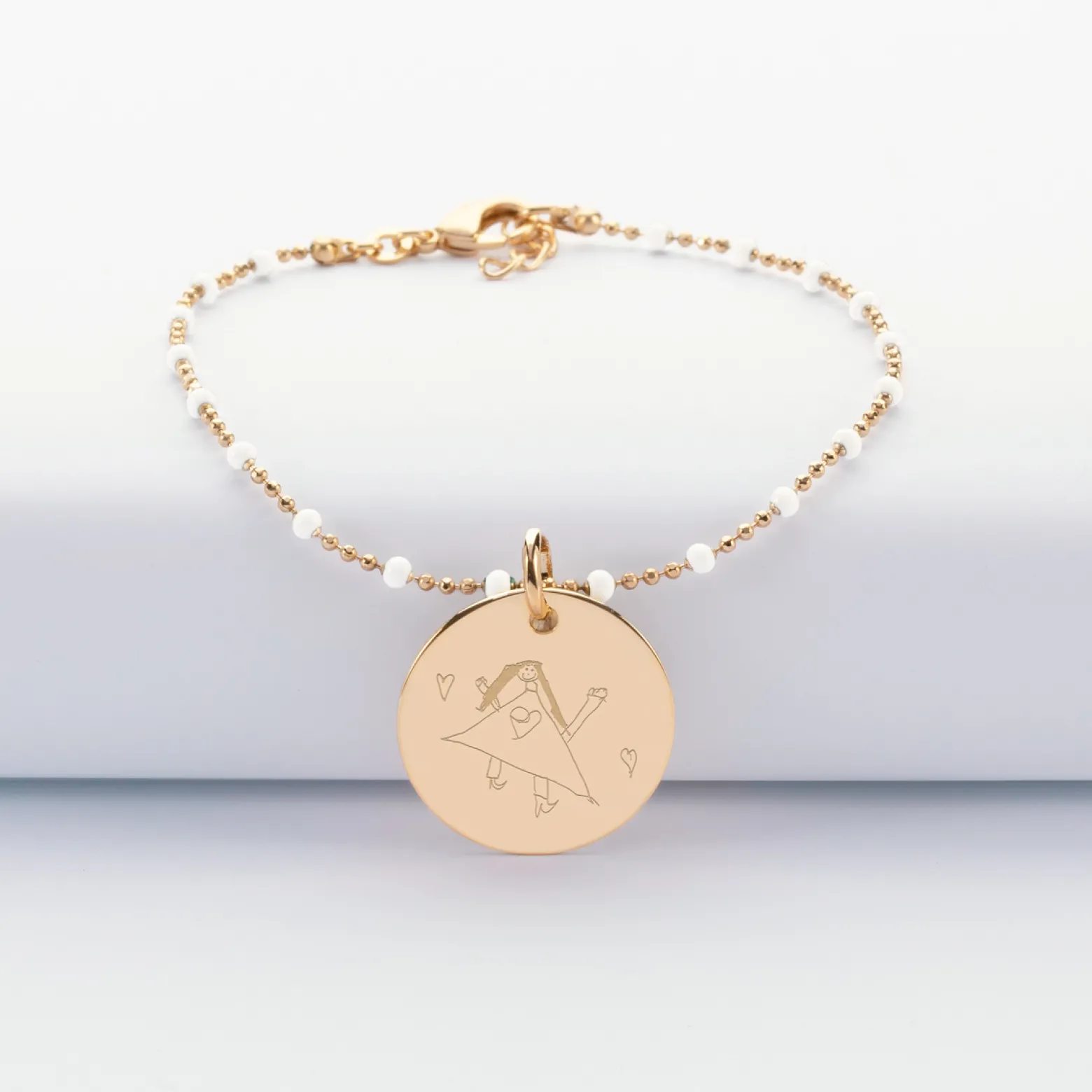 Bracelet perles colorées personnalisé médaille gravée plaqué or 19 mm