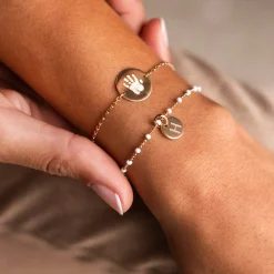 Bracelet perles colorées personnalisé médaille gravée plaqué or 10 mm
