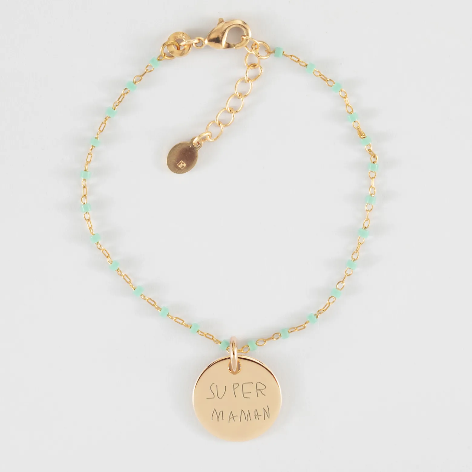 Bracelet perles Miyuki colorées personnalisé médaille gravée plaqué or coeur estampillé 15 mm - HappyBulle x Atelier Wagram