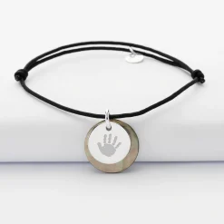Bracelet personnalisé breloque nacre noire 19 mm et médaille gravée argent 15 mm