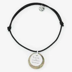Bracelet personnalisé breloque nacre noire 19 mm et médaille gravée argent 15 mm