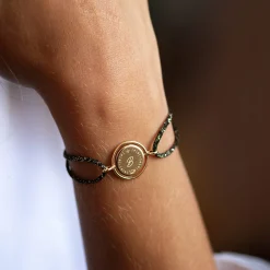 Bracelet personnalisé cordon pailleté médaille réversible Eternelle gravée plaqué or 2 trous 16 mm - HappyBulle x Capucine